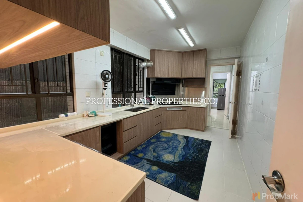 Wilshire Towers - Photo 8