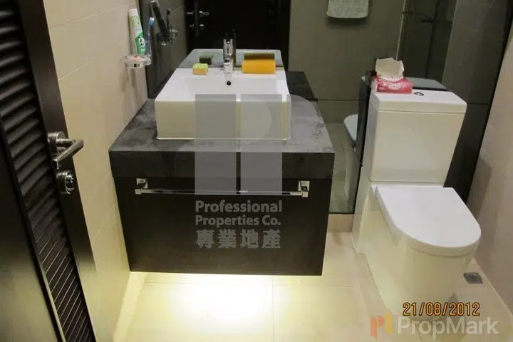 J Residence - Photo