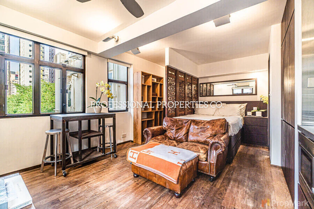 Silver Jubilee Mansion - Photo 1