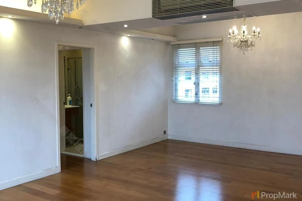 Evelyn Towers - Photo 1