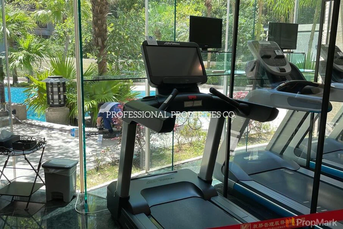 Hillsborough Court - Photo 3