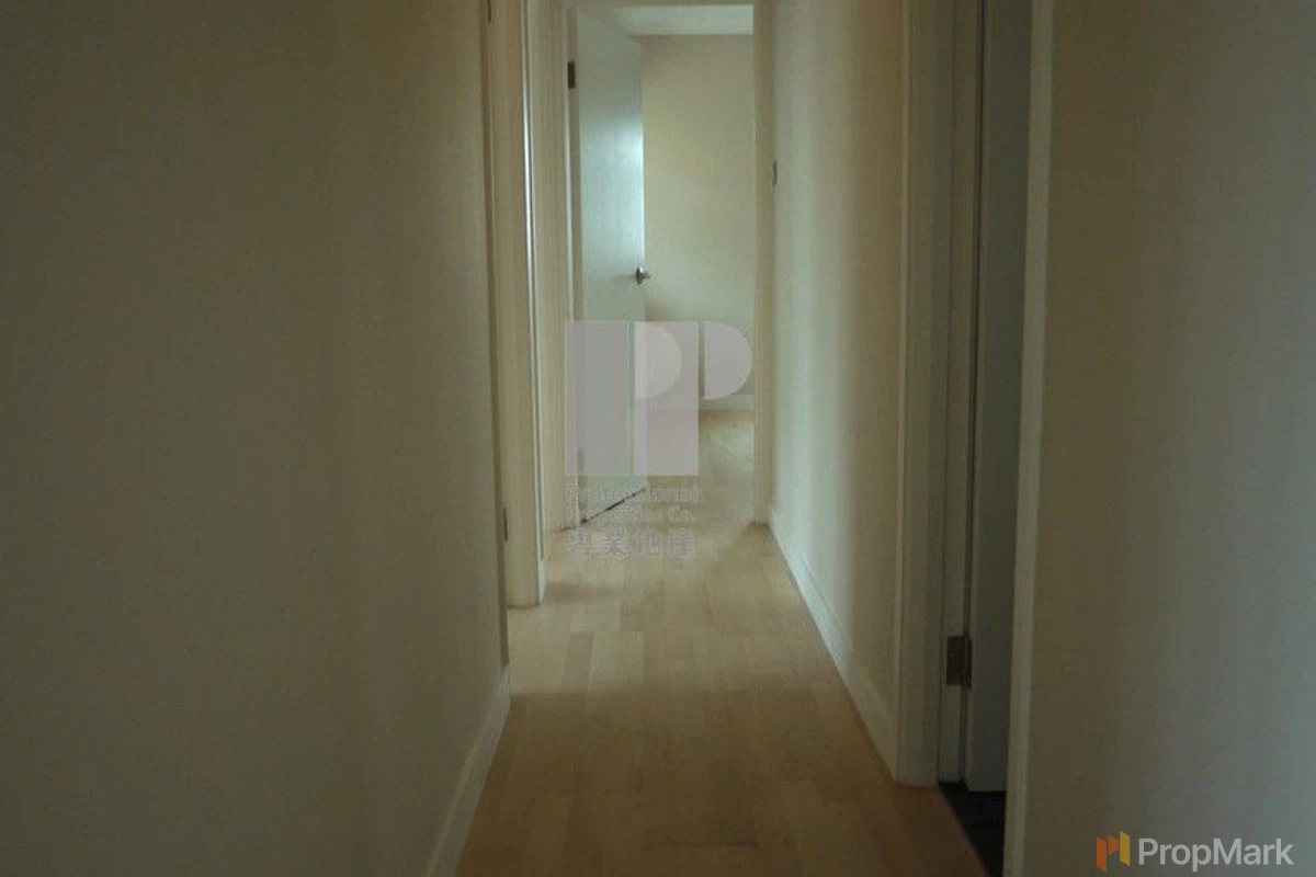 Imperial Court - Photo 13