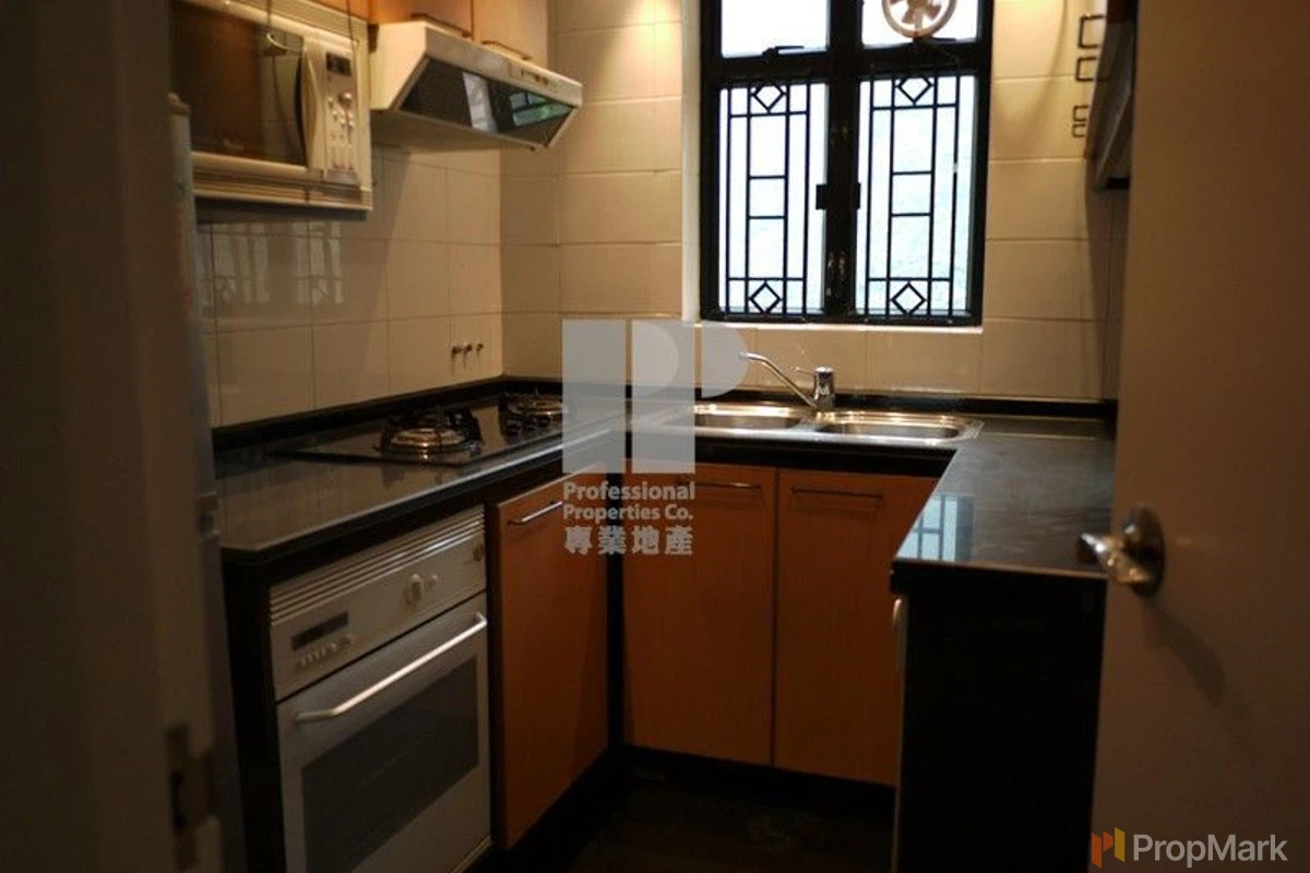 Imperial Court - Photo 16