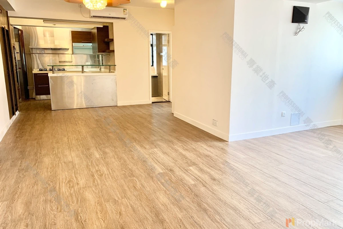 La Vogue Court - Photo 1