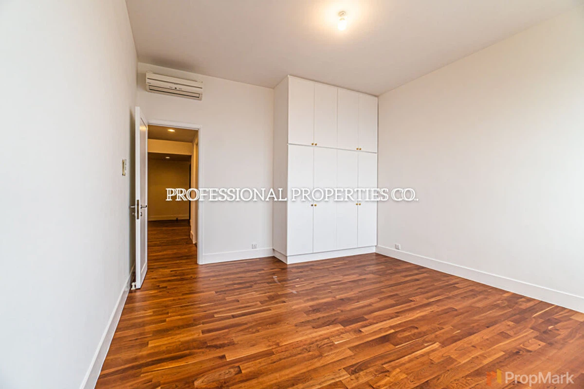 La Hacienda - Photo 10