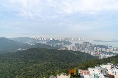 La Hacienda - Photo 2