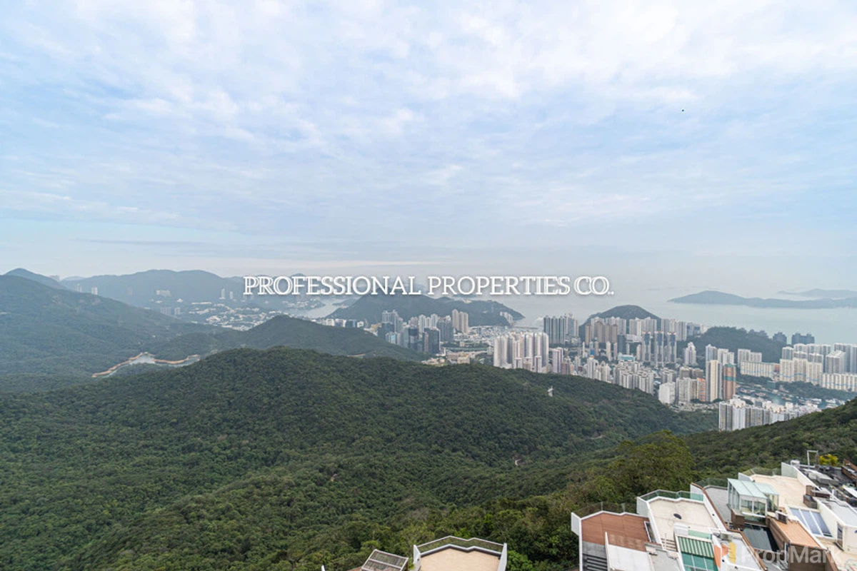 La Hacienda - Photo 2