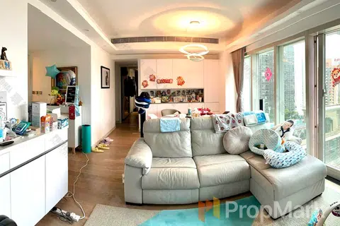 The Legend - Photo 2