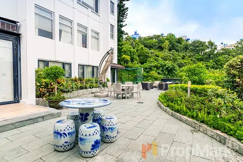 Guildford Court - Photo