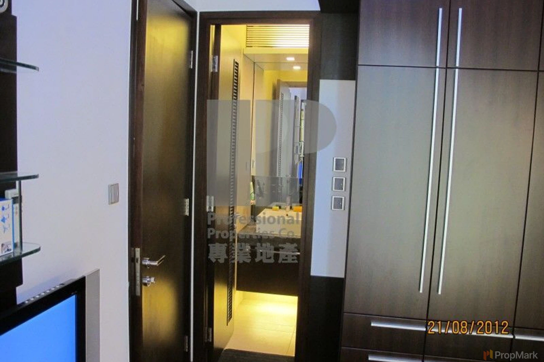 J Residence - Photo 3