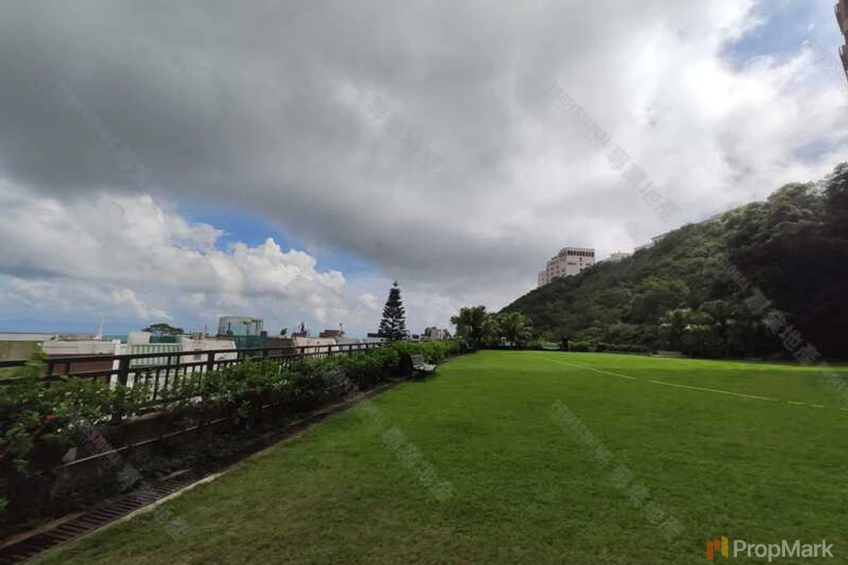 La Hacienda - Photo 2