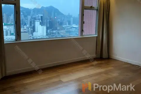 Evelyn Towers - Photo 2