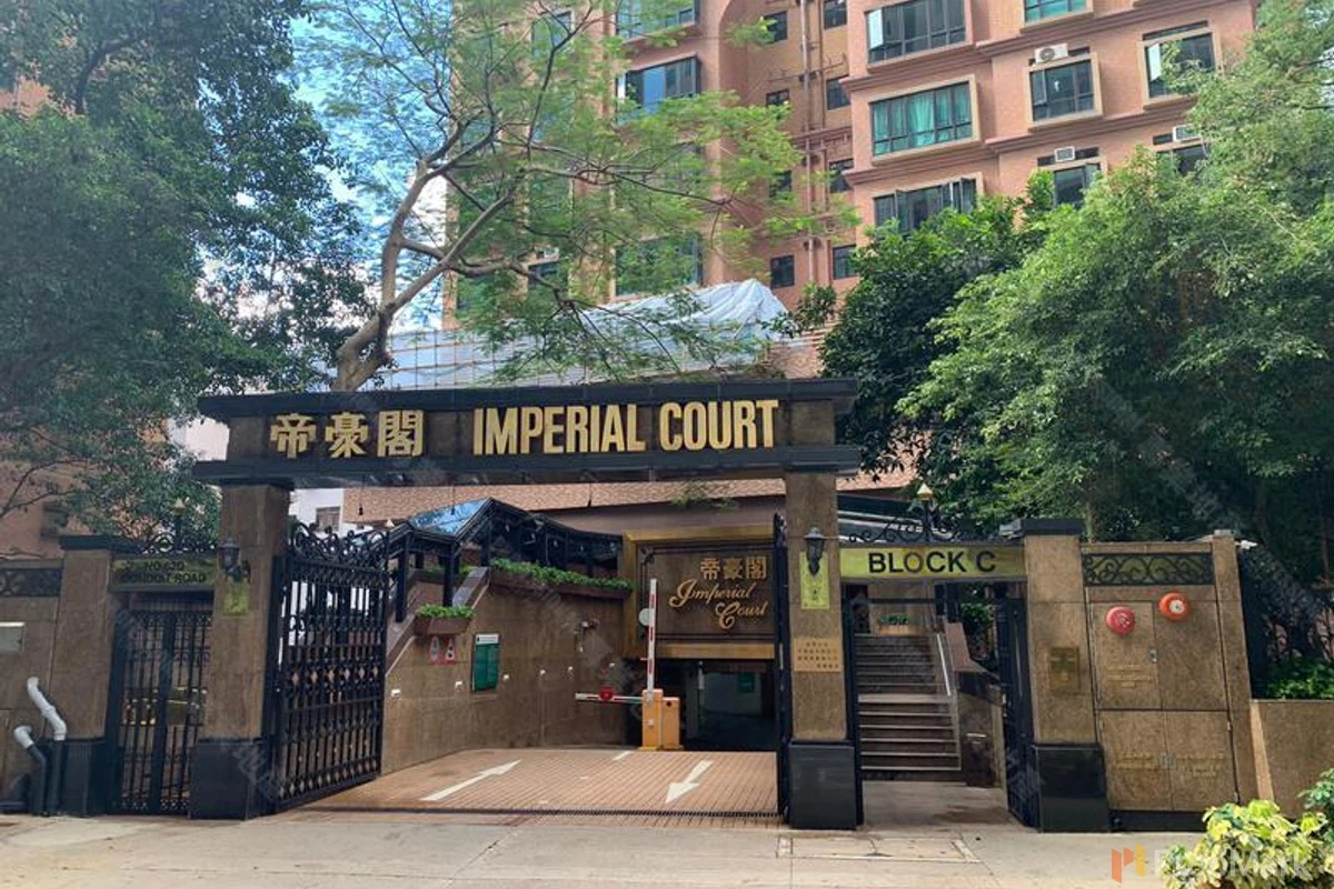 Imperial Court - Photo 18