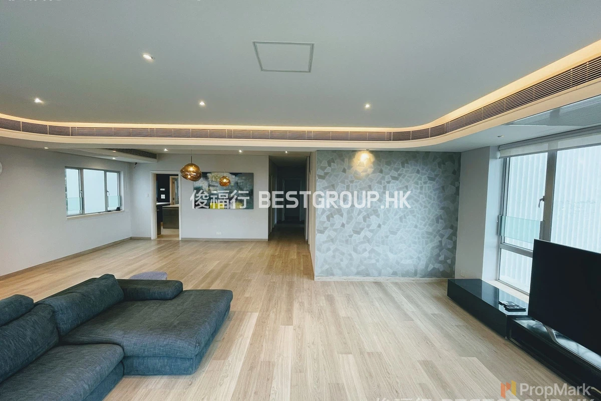 Guildford Court - Photo 2