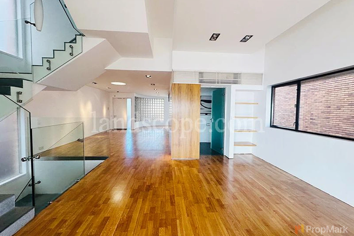 Orient Crest - Photo 1