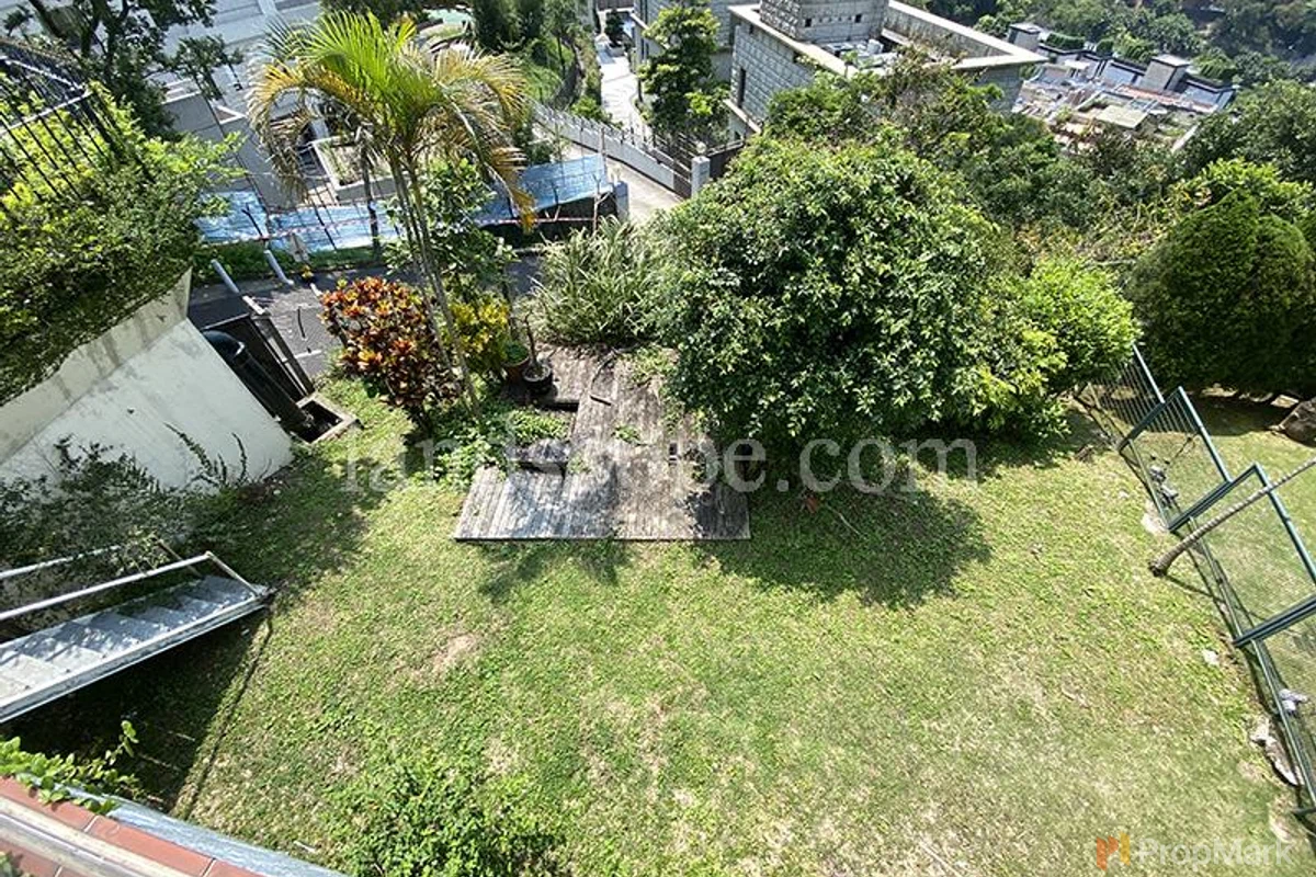 Strawberry Hill - Photo 3