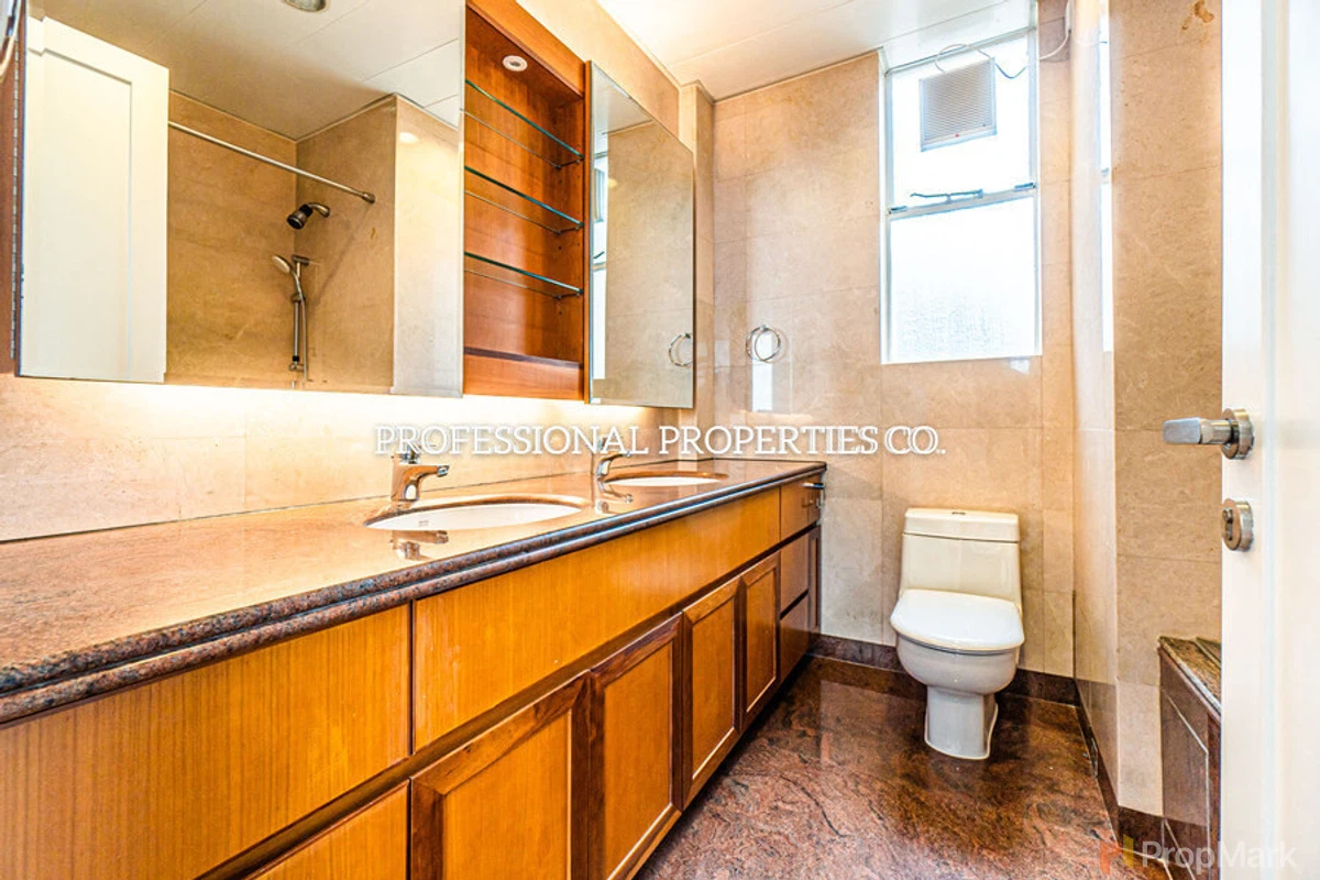 La Hacienda - Photo 16