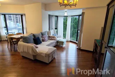 The Royal Court - Photo 4