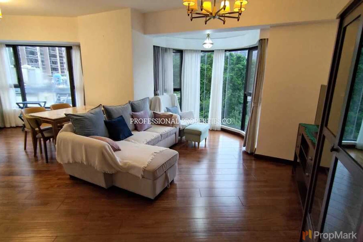 The Royal Court - Photo 4